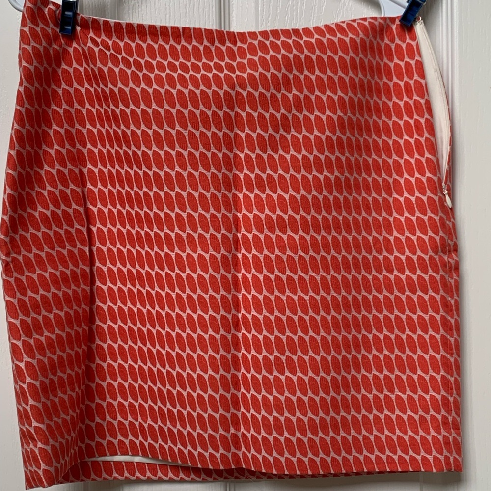 Ann Taylor 8P orange and white cotton/polyester blend mini skirt.
